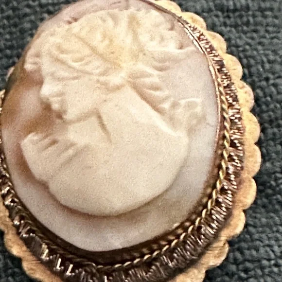 C.O.I. Firenze Italy Cameo Pair original Box 1 Left 1 right , facing 1 x1 inch - Picture 7 of 10